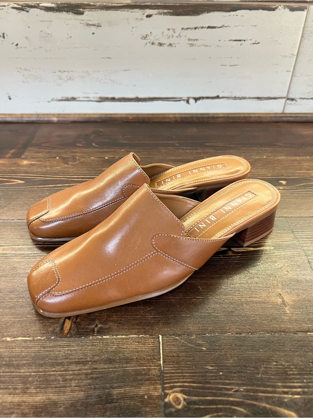 Gianni Bini • Women’s “Dina” Leather Block Heel Mules • Brown • Size 6.5